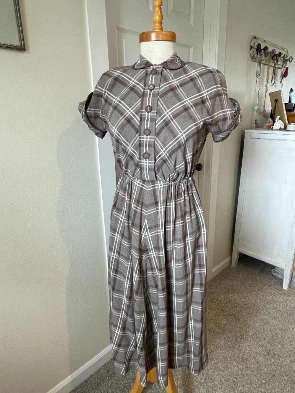 Vintage Brown Plaid Dress Peter Pan Collar - Please read